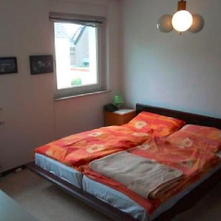 Duesseldorf - Separates, Privates Zimmer Buitenkant foto
